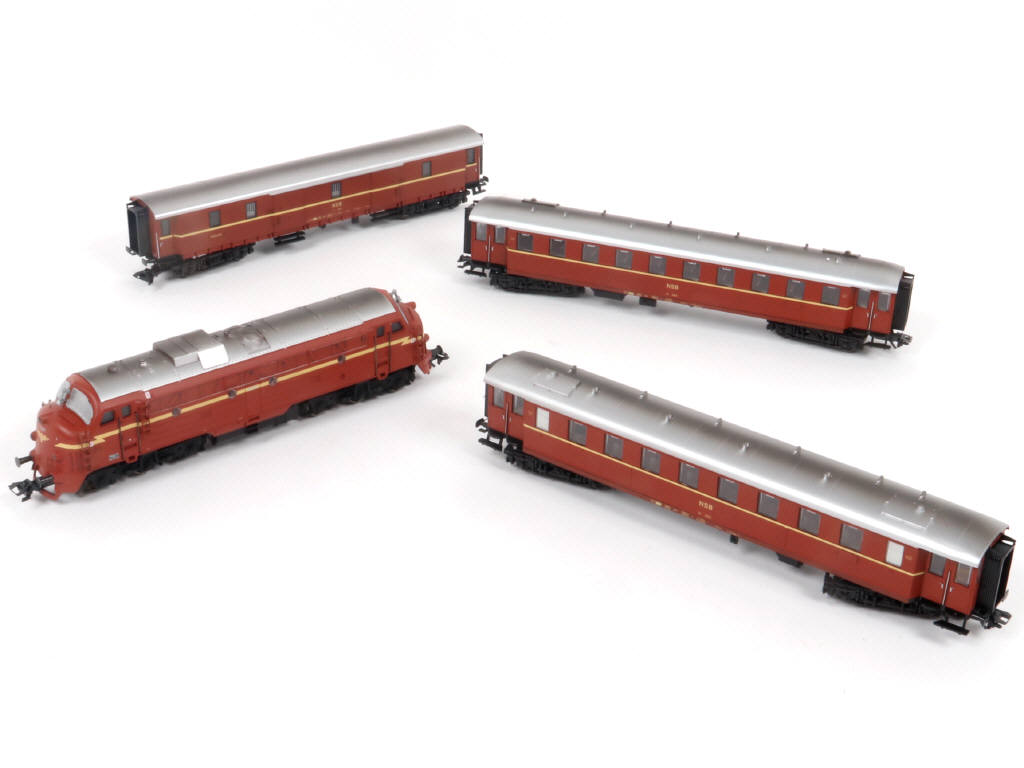 Lot 64 - MÄRKLIN 'HO' (ALLEMAGNE) (4)