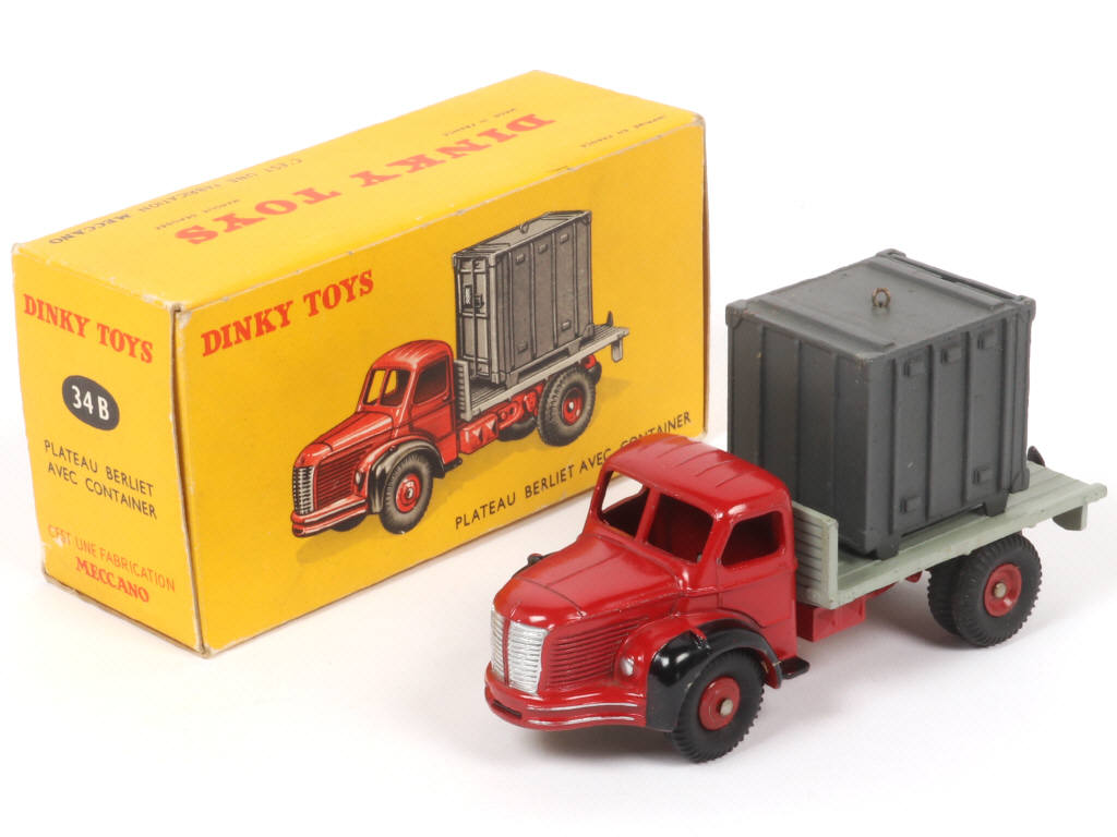 Lot 271 - DINKY TOYS (FRANCE) (1)