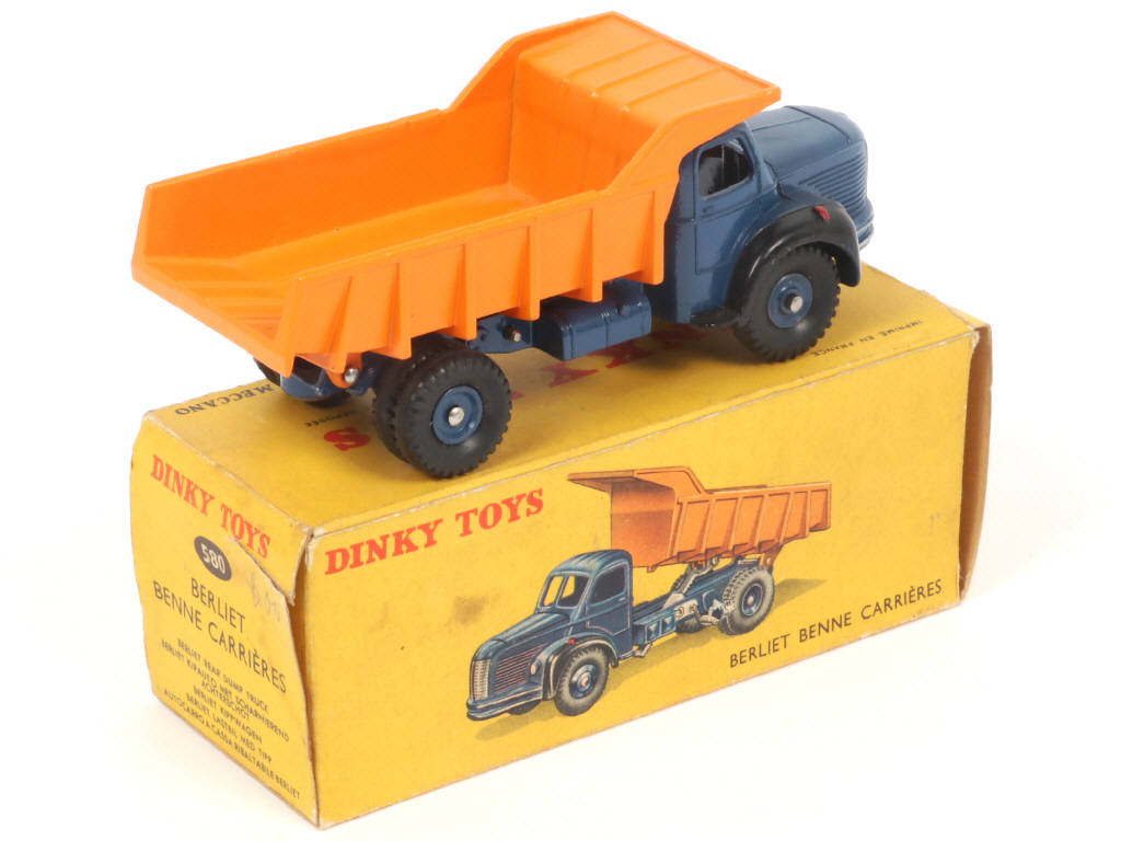 Lot 274 - DINKY TOYS (FRANCE) (1)