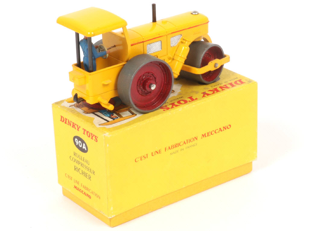 Lot 281 - DINKY TOYS (FRANCE) (1)