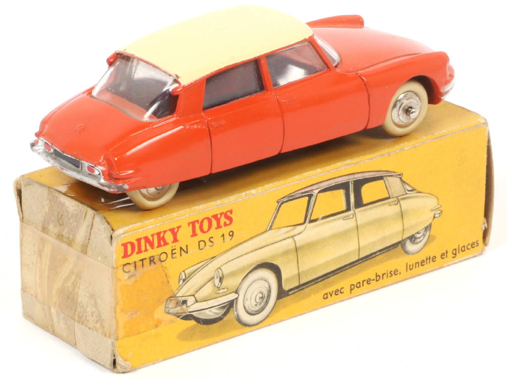 Lot 204 - DINKY TOYS (FRANCE) (1)