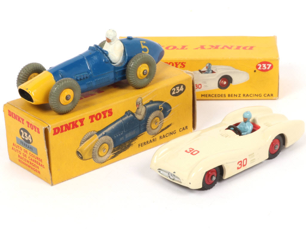 Lot 177 - DINKY TOYS (GB) (2)