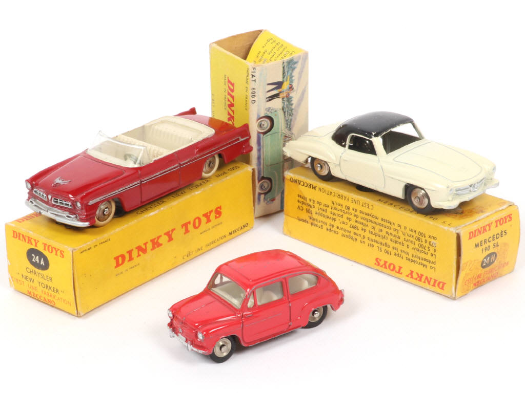 Lot 315 - DINKY TOYS (FRANCE) (3)