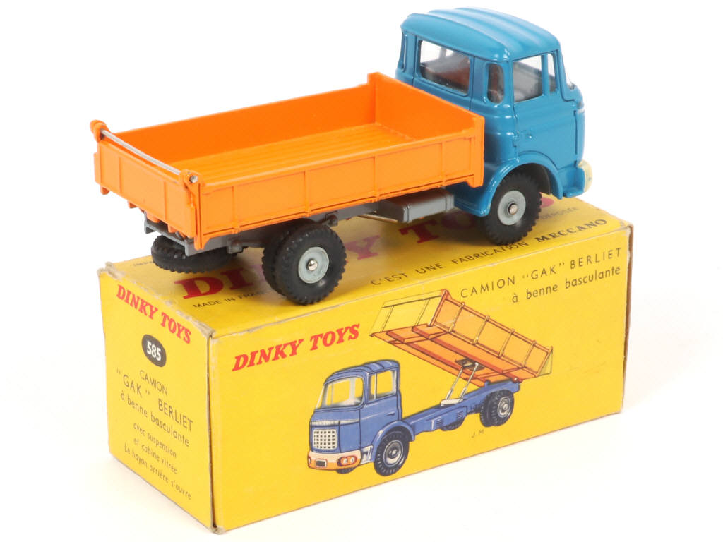 Lot 277 - DINKY TOYS (FRANCE) (1)