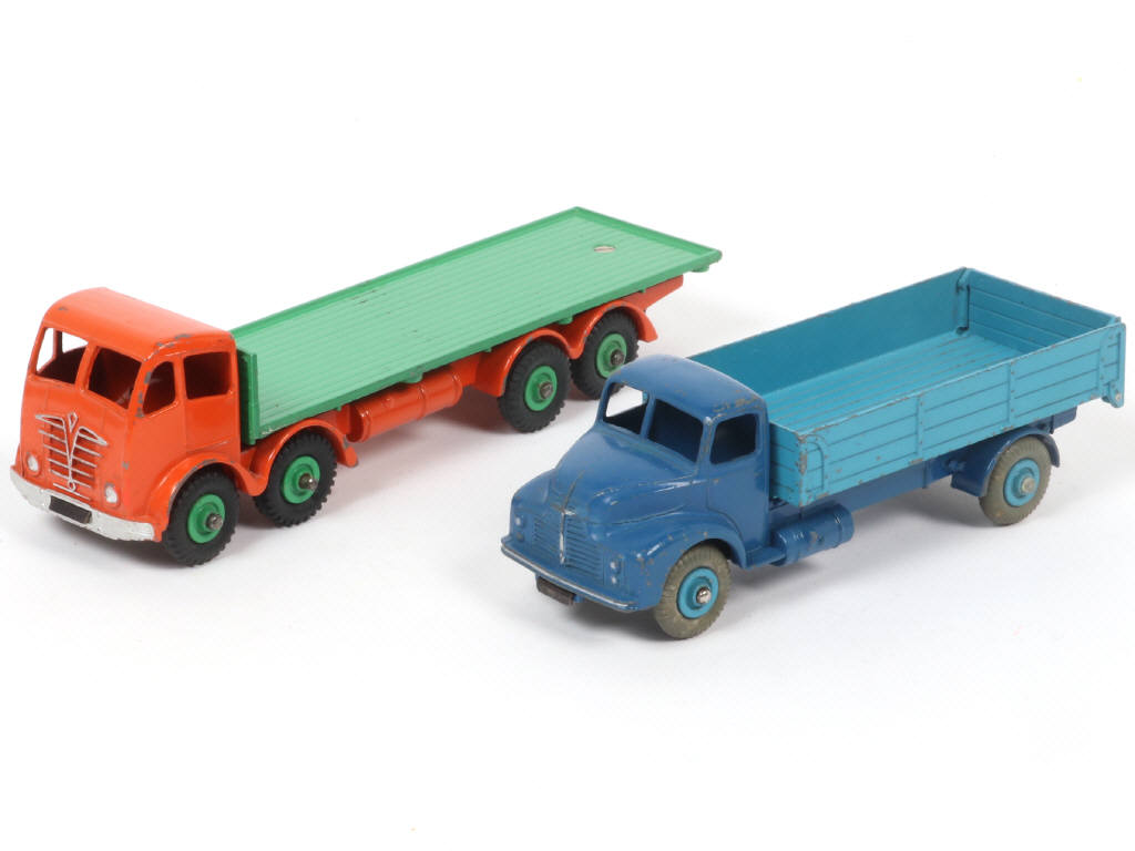 Lot 178 - DINKY TOYS (GB) (2)