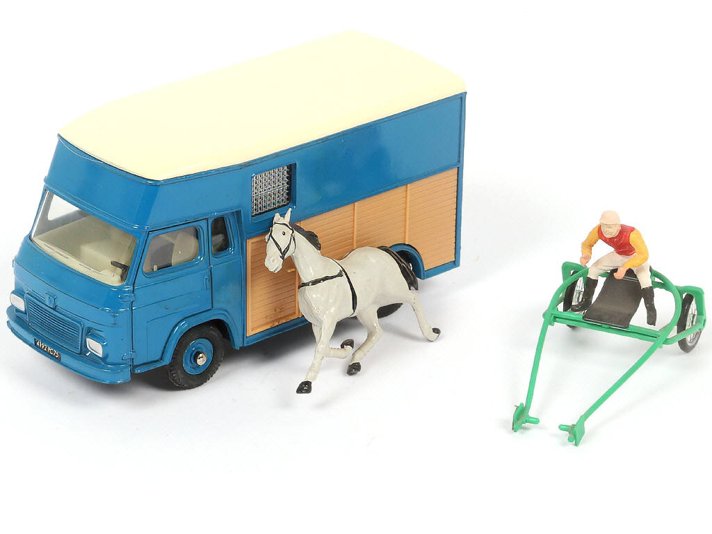 Lot 278 - DINKY TOYS (FRANCE) (1)