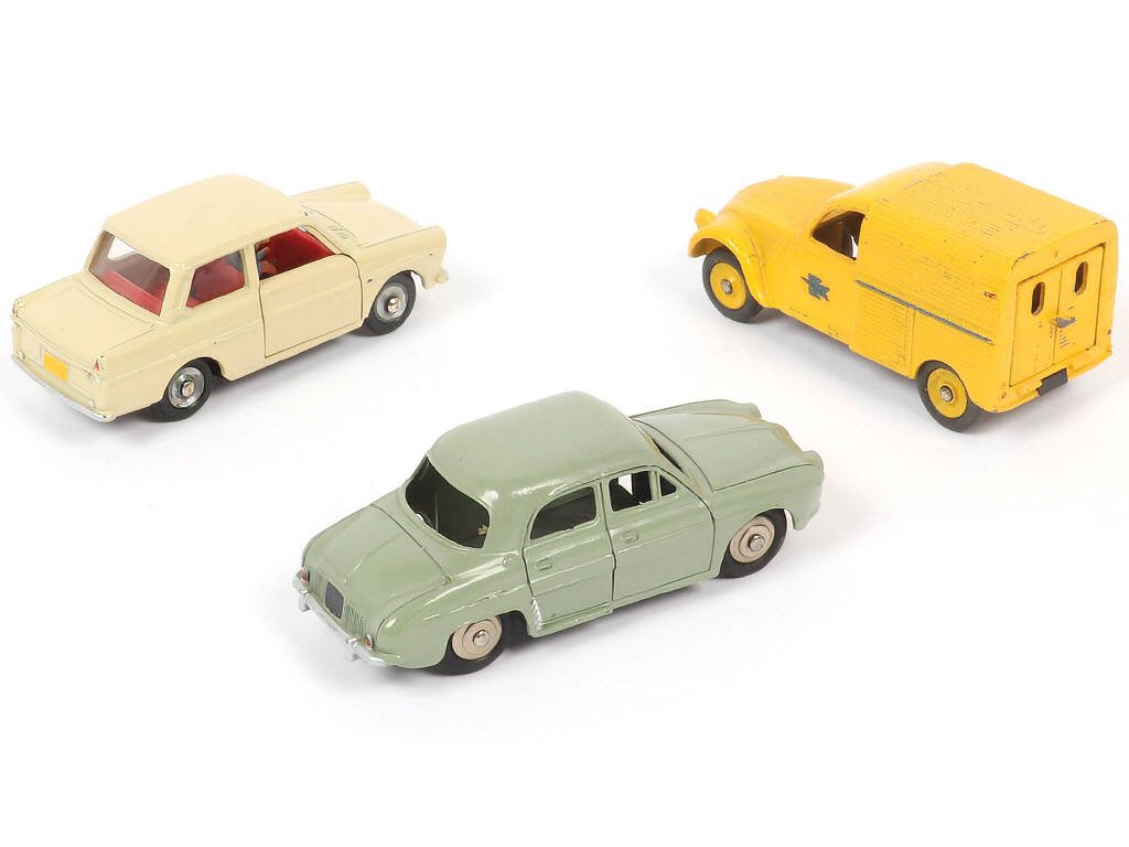 Lot 325 - DINKY TOYS (FRANCE) (3)