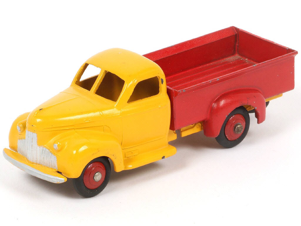 Lot 274 - DINKY TOYS (FRANCE) (1)