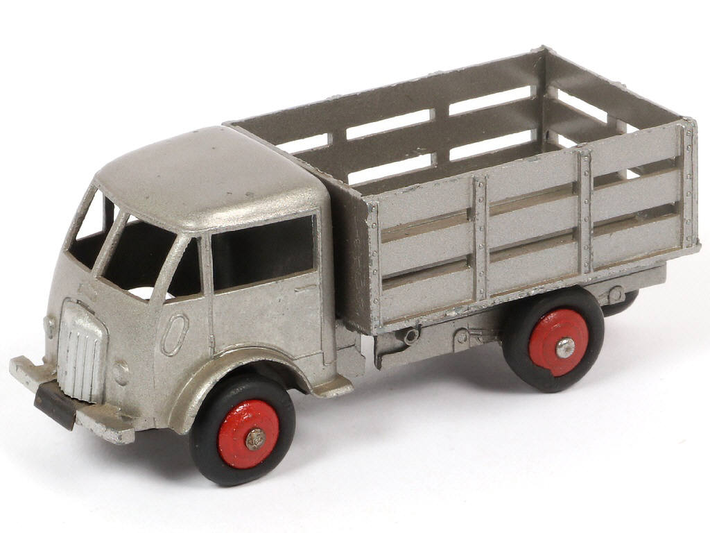 Lot 271 - DINKY TOYS (FRANCE) (1)