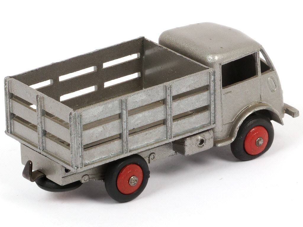 Lot 271 - DINKY TOYS (FRANCE) (1)