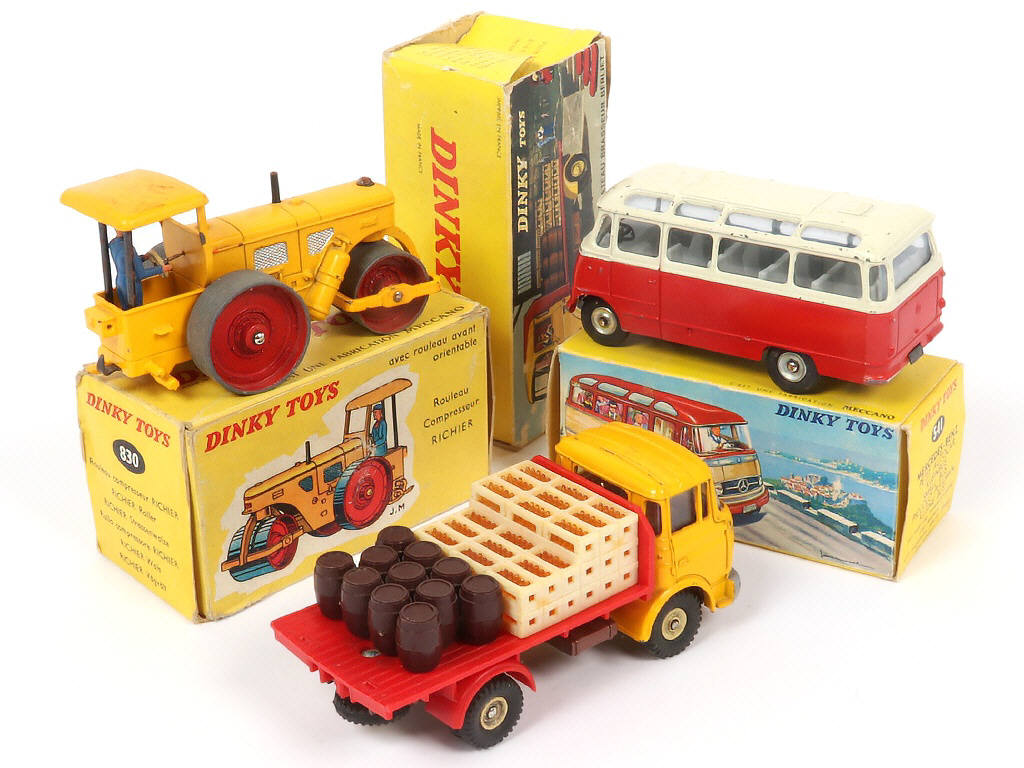 Lot 334 - DINKY TOYS (FRANCE) (3)