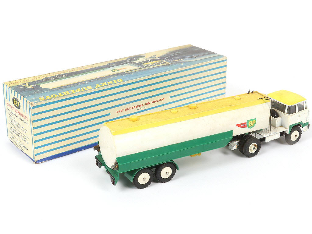 Lot 284 - DINKY TOYS (FRANCE) (1)