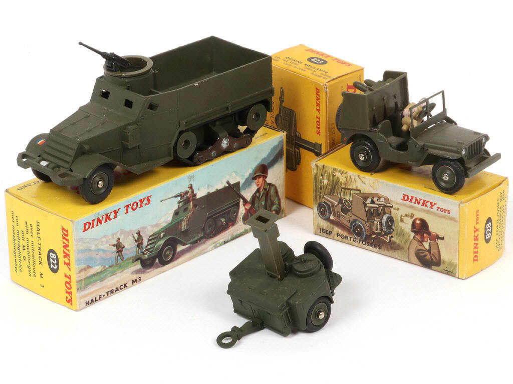 Lot 333 - DINKY TOYS (FRANCE) (3)