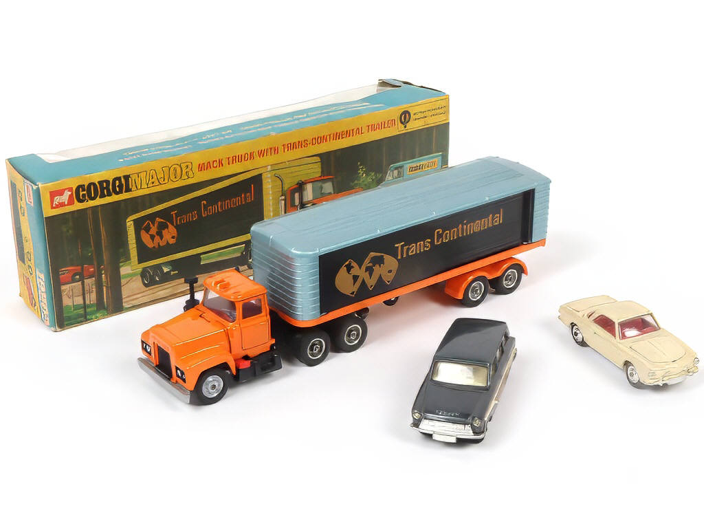 Lot 124 - CORGI TOYS (GB) (3)