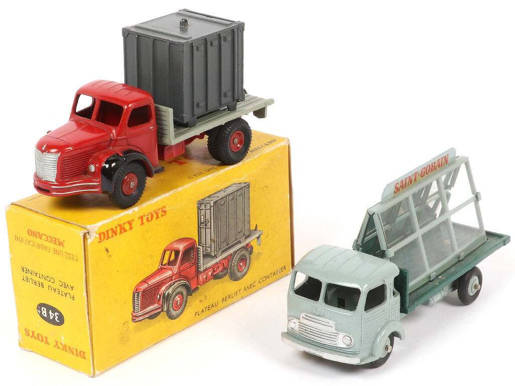 Lot 320 - DINKY TOYS (FRANCE) (2)