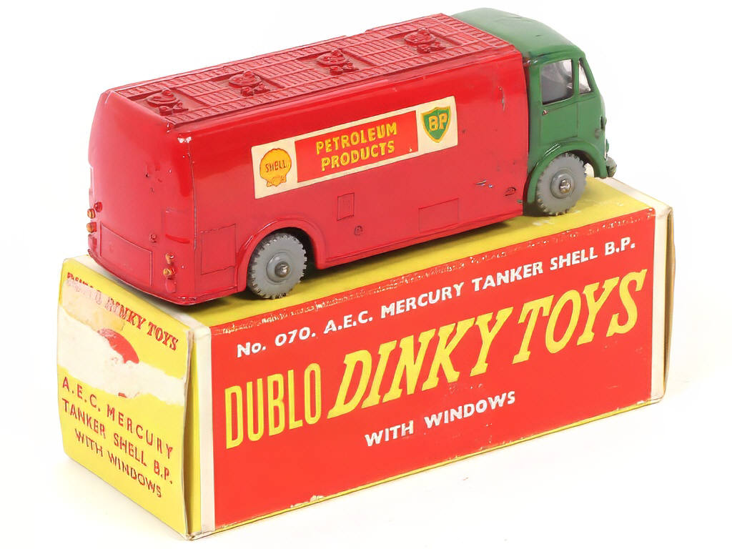 Lot 145 - DINKY TOYS (GB) (1)