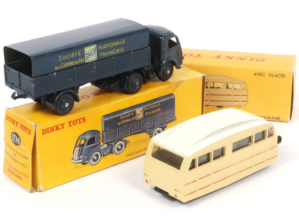 Lot 318 - DINKY TOYS (FRANCE) (2)