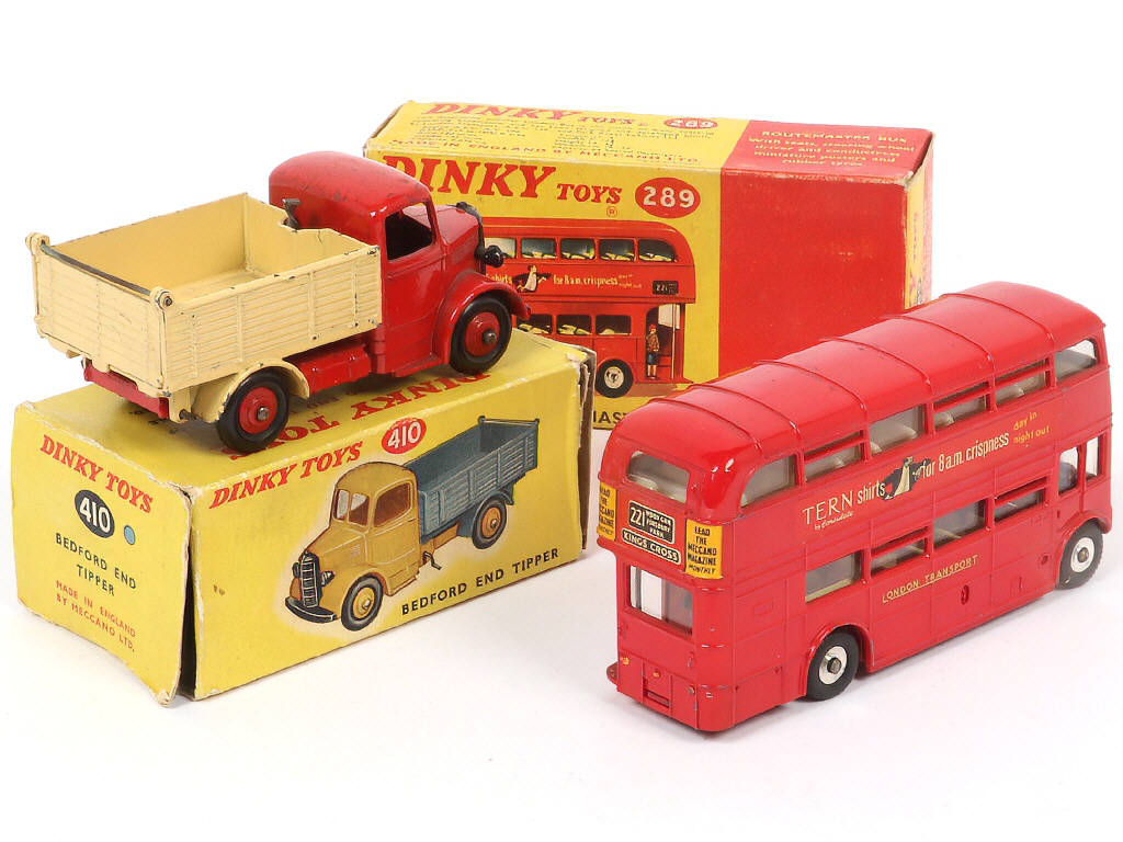 Lot 229 - DINKY TOYS (GB) (2)