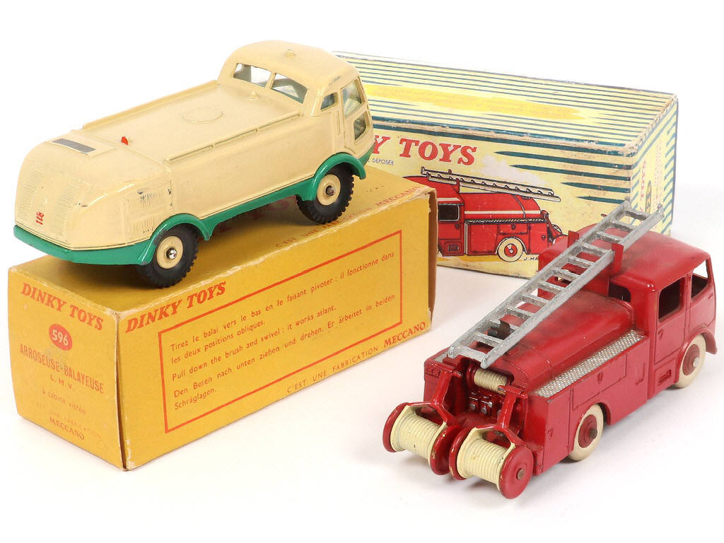 Lot 323 - DINKY TOYS (FRANCE) (2)