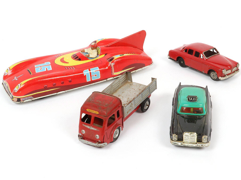 Lot 97 - DIVERS (4)