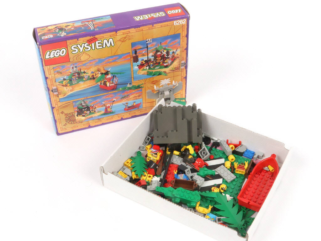 Lot 263 - LEGO (DANEMARK) (1)