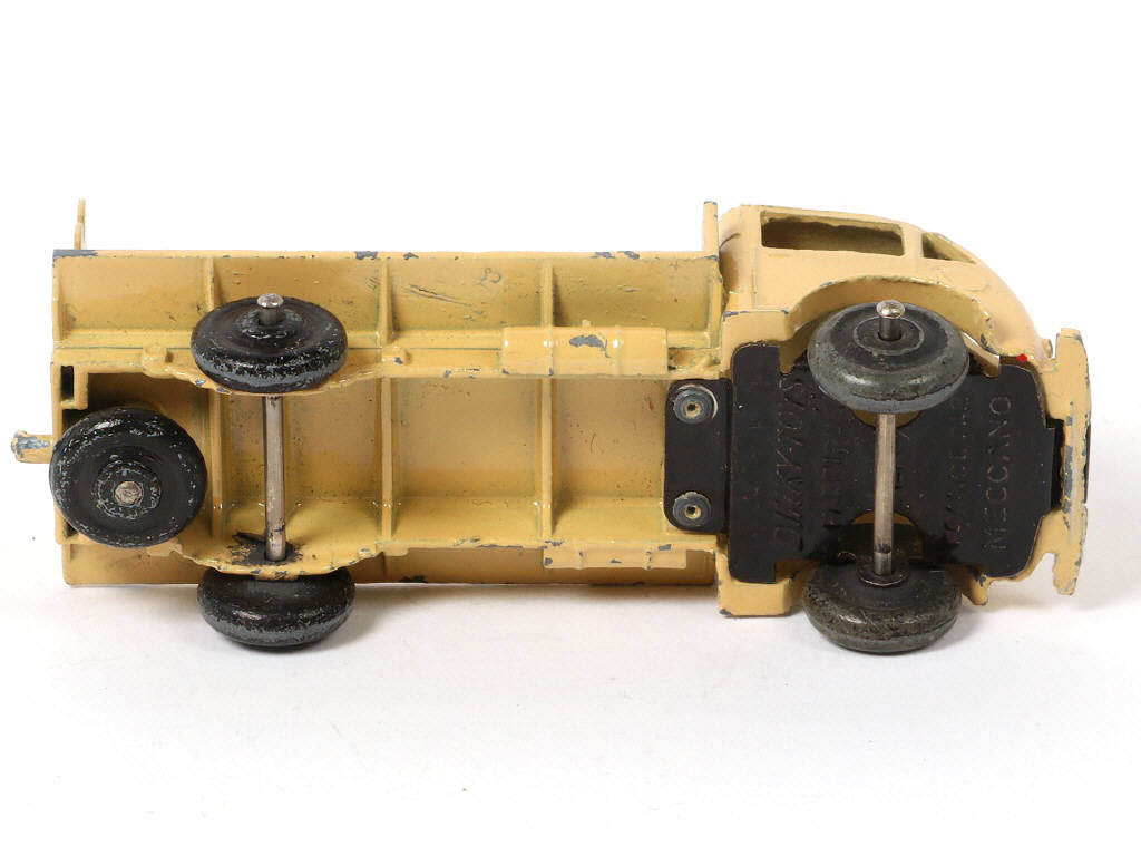 Lot 459 - DINKY TOYS (FRANCE) (1)