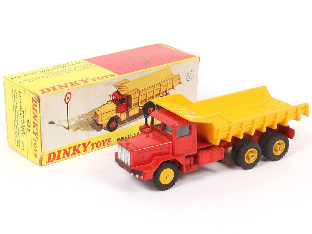Lot 486 - DINKY TOYS (FRANCE) (1)