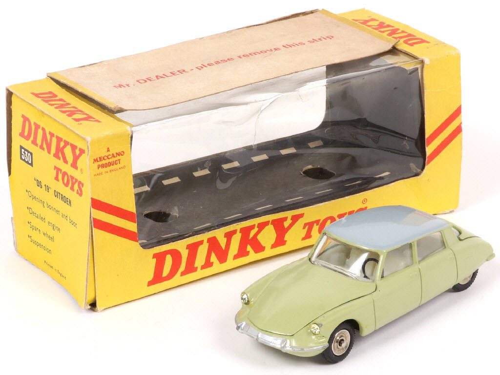 Lot 398 - DINKY TOYS (FRANCE) (1)