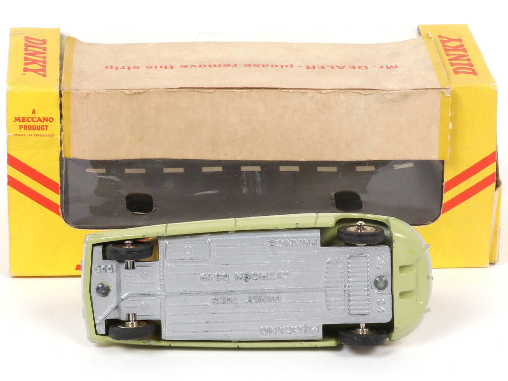 Lot 398 - DINKY TOYS (FRANCE) (1)