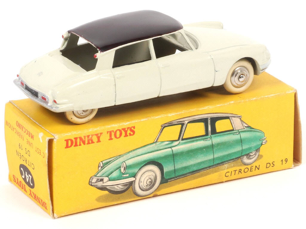 Lot 359 - DINKY TOYS (FRANCE) (1)