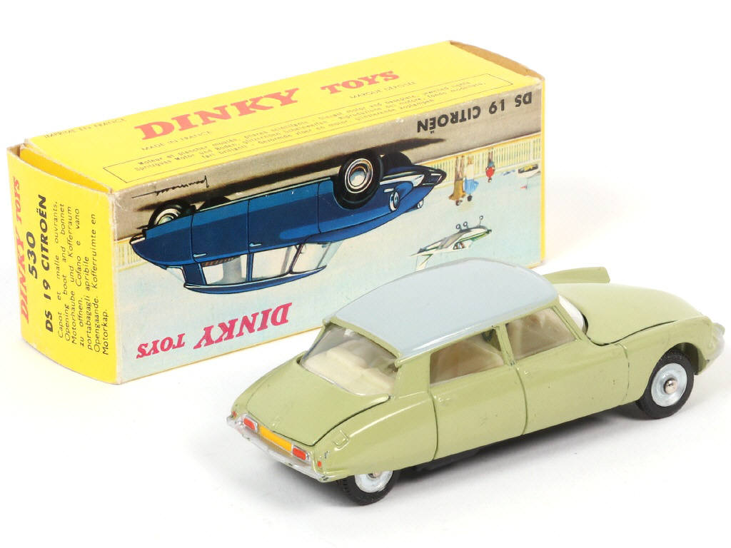 Lot 394 - DINKY TOYS (FRANCE) (1)