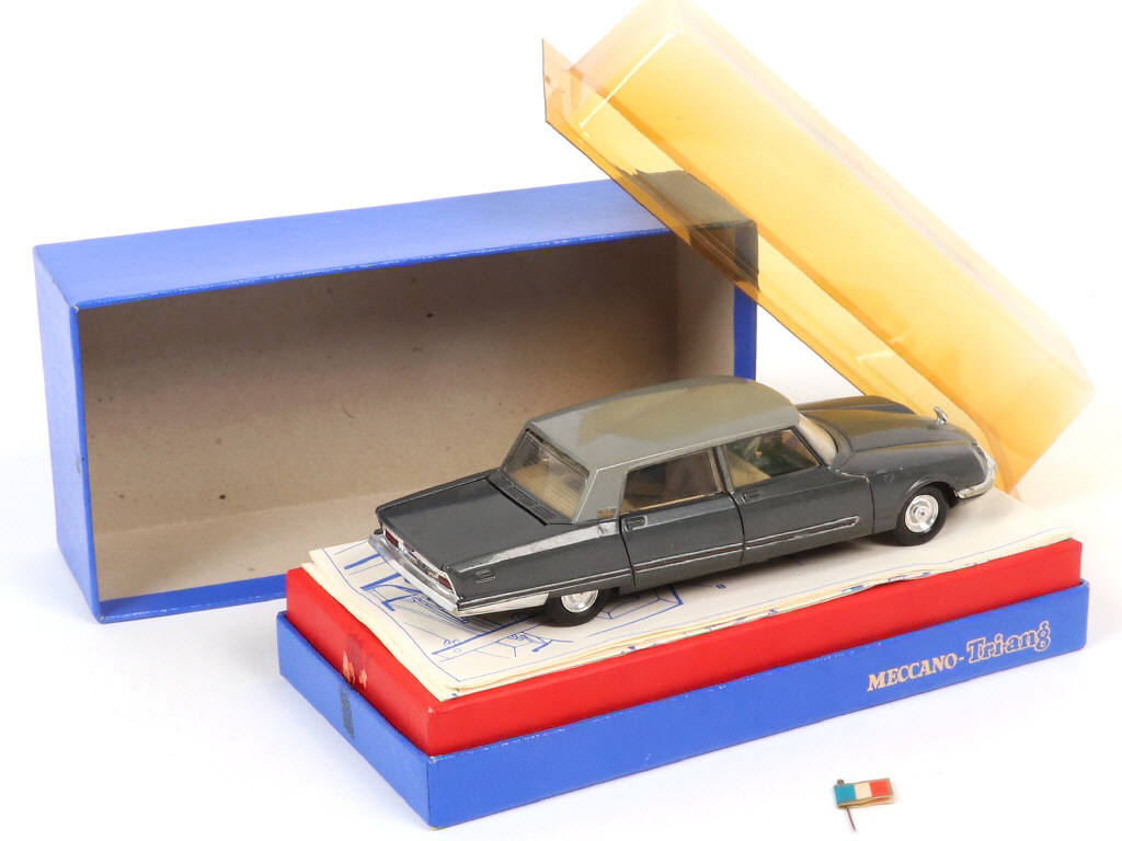 Lot 407 - DINKY TOYS (FRANCE) (1)