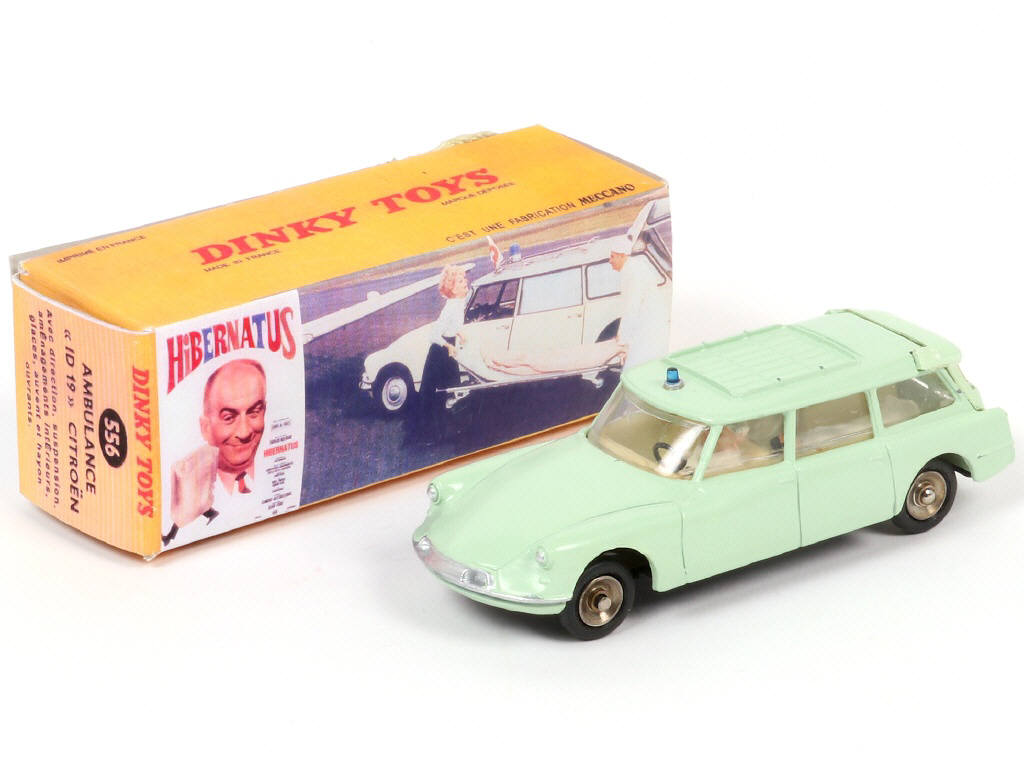 Lot 259 - DIVERS (1)