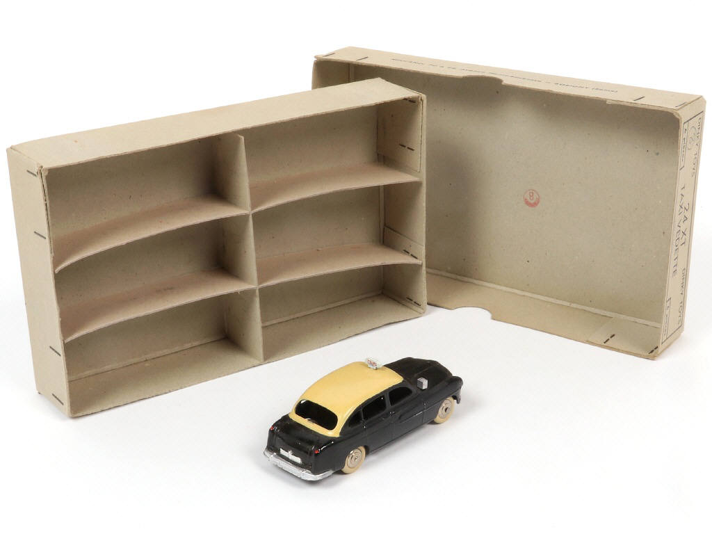 Lot 333 - DINKY TOYS (FRANCE) (2)