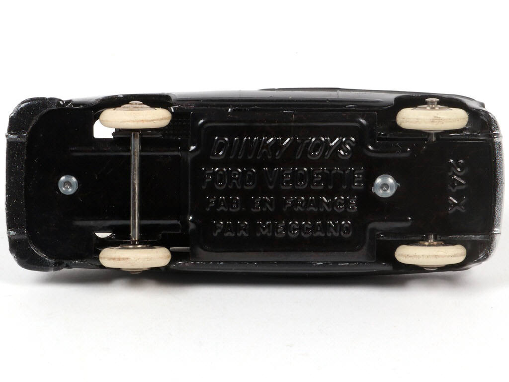 Lot 332 - DINKY TOYS (FRANCE) (1)