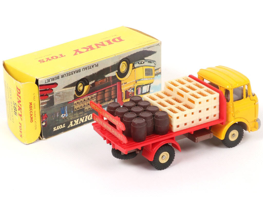 Lot 478 - DINKY TOYS (FRANCE) (1)