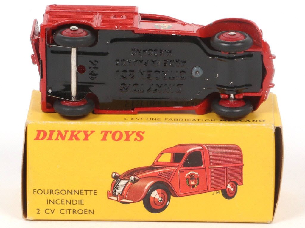 Lot 373 - DINKY TOYS (FRANCE) (1)