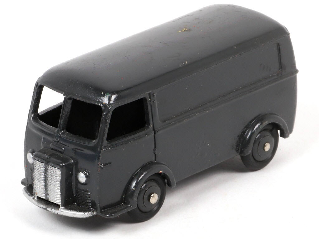 Lot 455 - DINKY TOYS (FRANCE) (1)