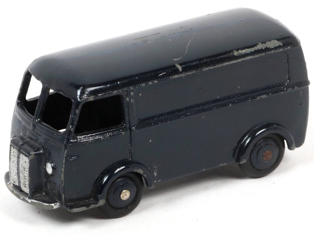 Lot 456 - DINKY TOYS (FRANCE) (1)