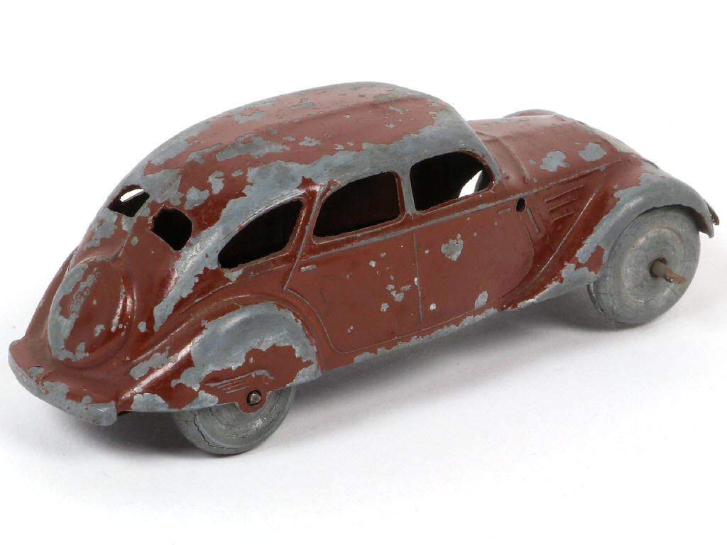 Lot 323 - DINKY TOYS (FRANCE) (1)