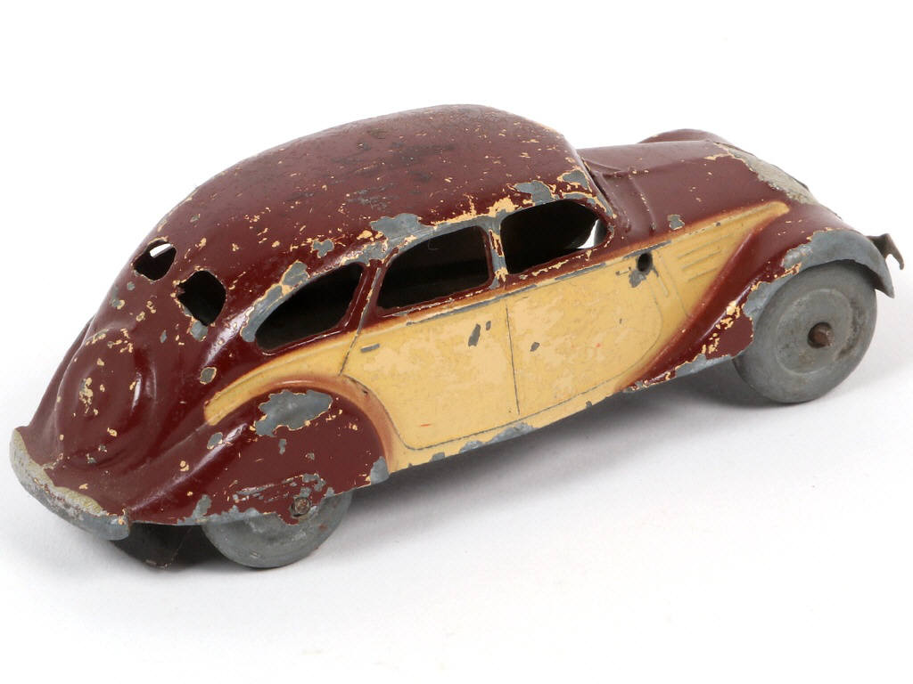 Lot 324 - DINKY TOYS (FRANCE) (1)