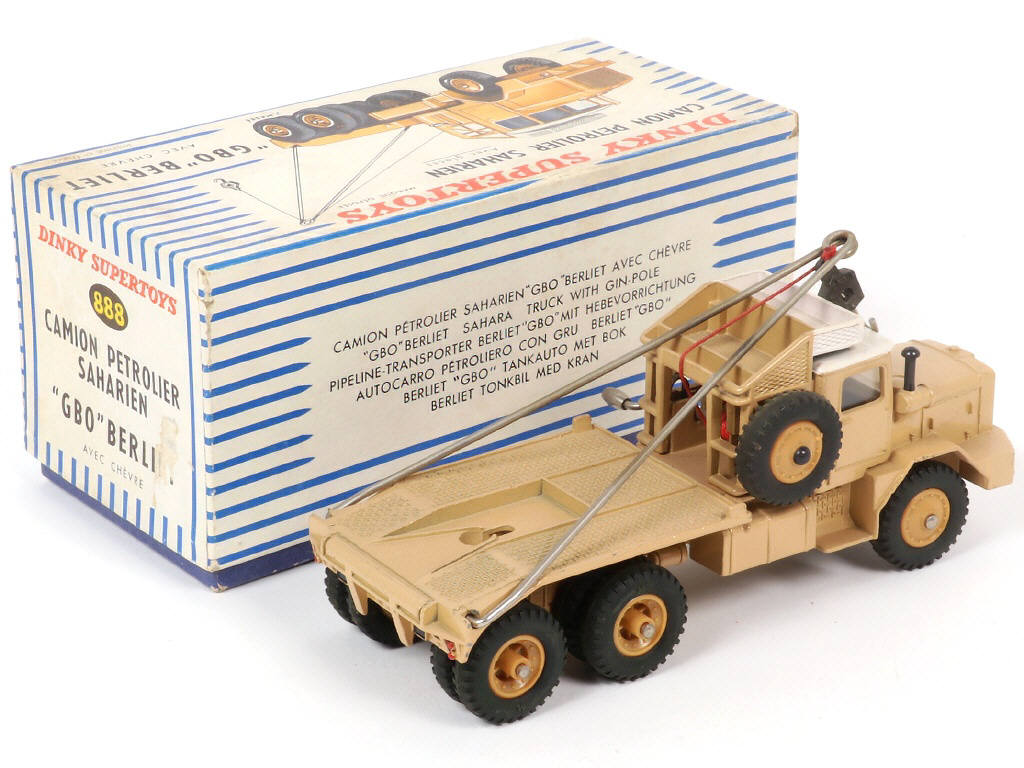 Lot 487 - DINKY TOYS (FRANCE) (1)