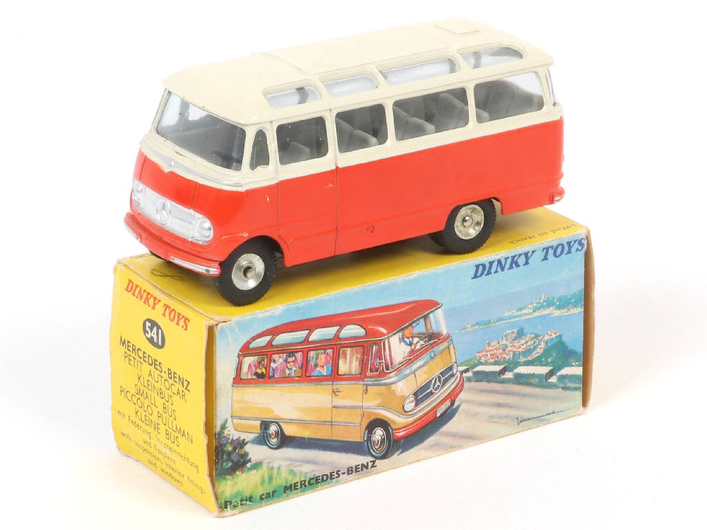 Lot 466 - DINKY TOYS (FRANCE) (1)