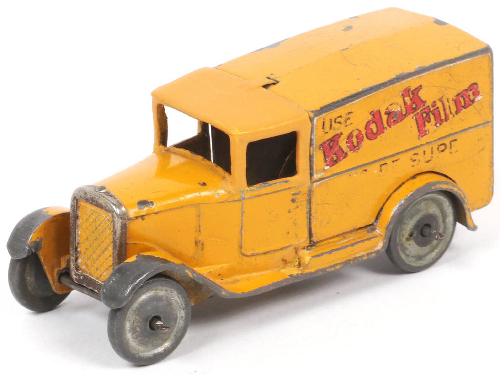 Lot 275 - DINKY TOYS (GB) (1)