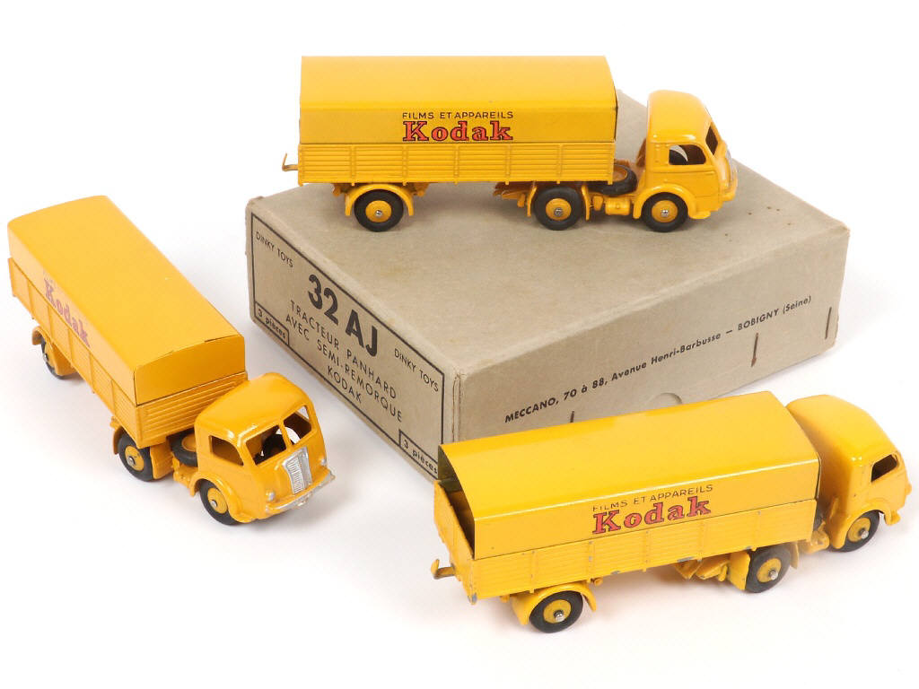 Lot 464 - DINKY TOYS (FRANCE) (4)