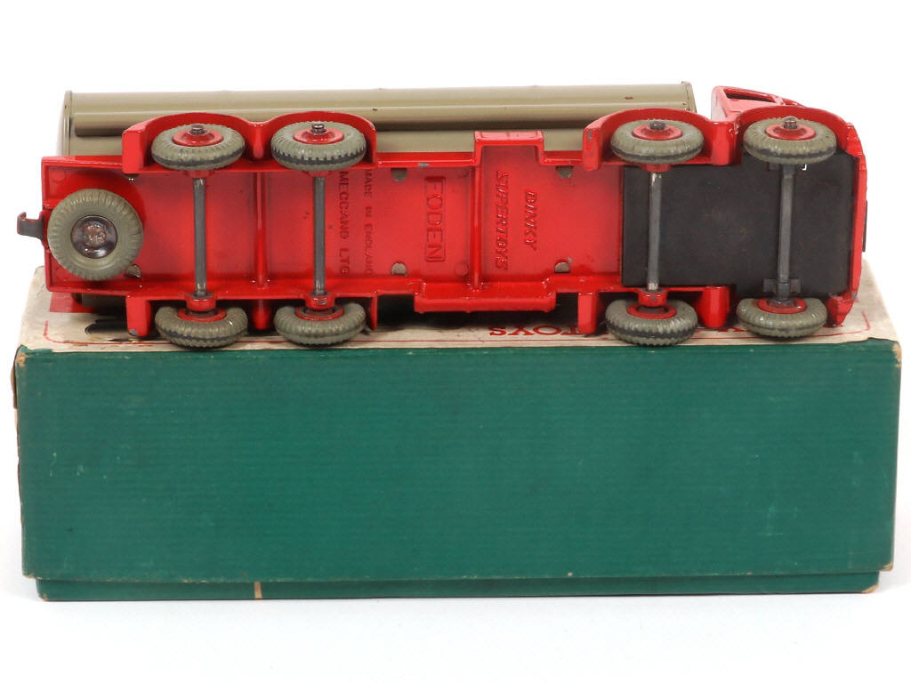 Lot 296 - DINKY TOYS (GB) (1)