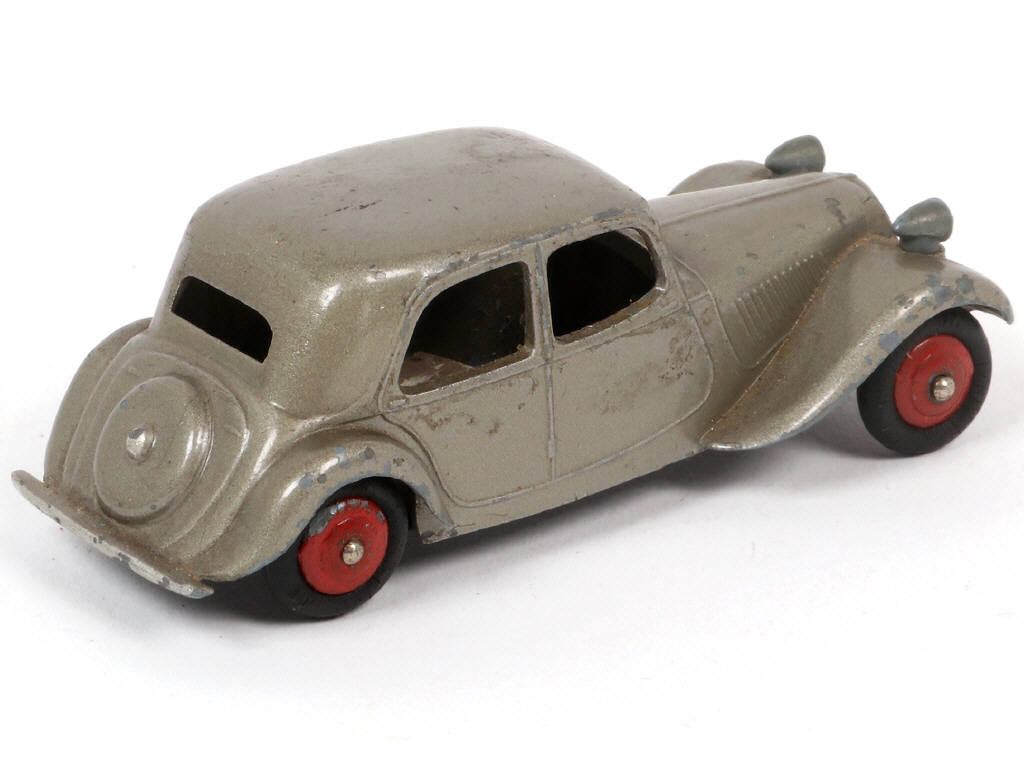 Lot 325 - DINKY TOYS (FRANCE) (1)