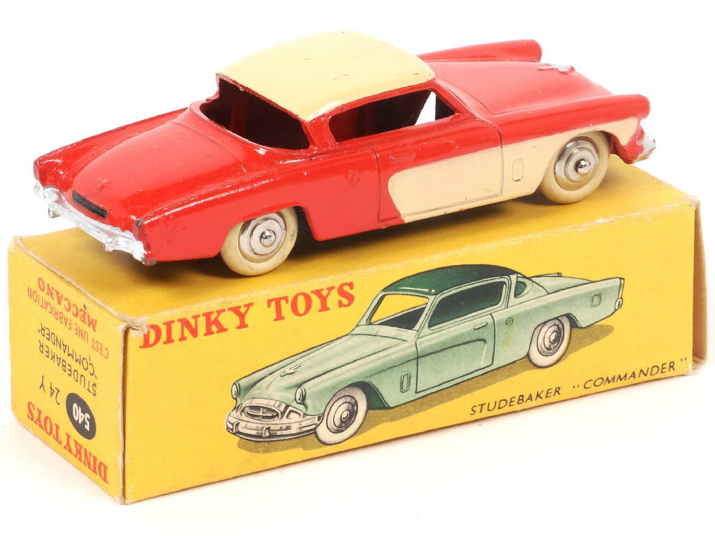 Lot 381 - DINKY TOYS (FRANCE) (1)