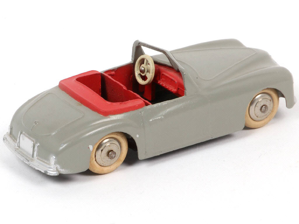 Lot 356 - DINKY TOYS (FRANCE) (1)