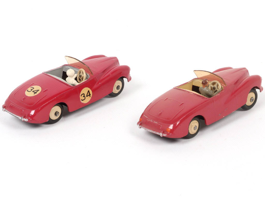 Lot 338 - DINKY TOYS (GB) (2)